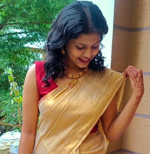 Trending Golden Tissue Kasavu Saree